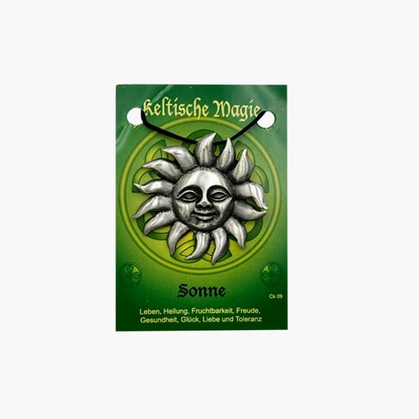 Keltische Magie Amulett aus Zinn Sonne auf kleiner Karte
