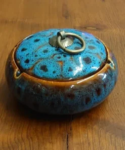 Aschenbecher mit Deckel, Blau, aus Keramik